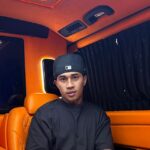 Illustration représentant IA et business en ligne en 2025. symbole de la nouvelle génération du digital.